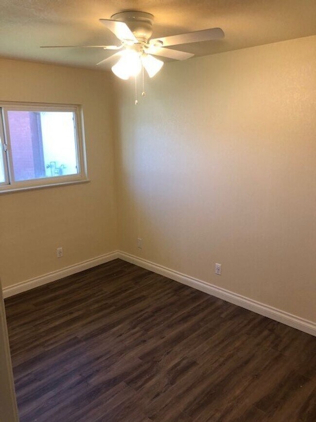 Building Photo - Nicely remodeled 3 bedroom 2 bath home wit...