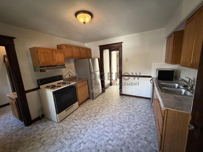 Building Photo - 1029 Tamarack Ave NW