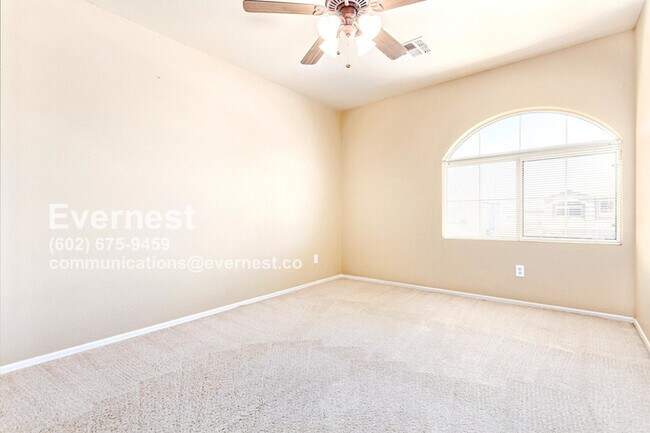 Building Photo - Lovely 3-Bedroom Home with Spacious Layout...