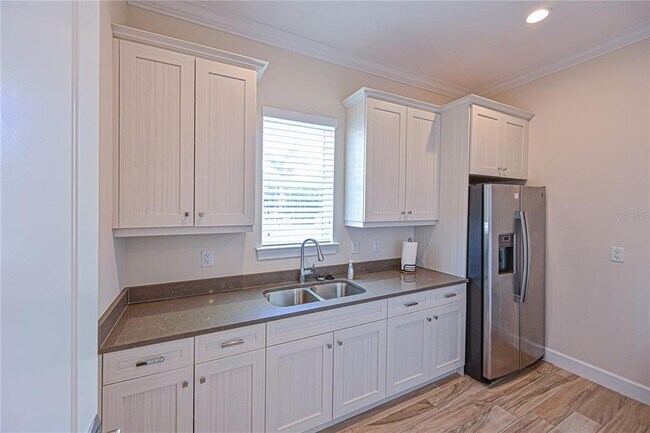 Building Photo - 8013 Clearwater Ct