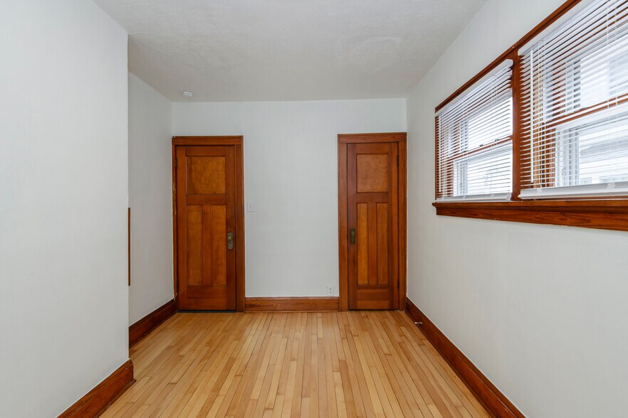 Building Photo - 3472 S 15th Pl