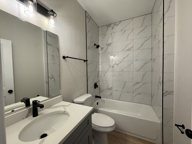 Building Photo - 2022 Dorion St