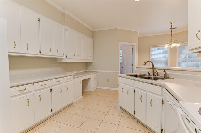 Building Photo - 2937 Hillcreek Dr