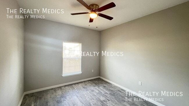 Building Photo - 1138 Kareena St NW