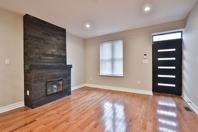 Building Photo - 1812 N Croskey St