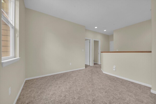 Building Photo - Modern 2-Bed, 3-Bath Home in The Village at Five Parks – Ralston Valley - AVAILABLE SEPTEMBER 1ST!!