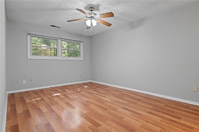 Building Photo - 5324 Ridge Forest Dr