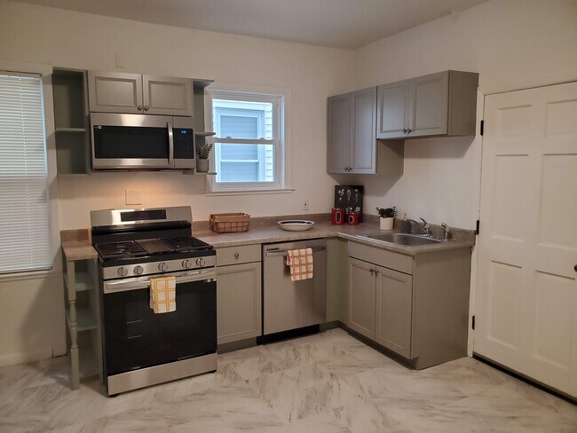 New microwave and disgwasher - 87 Vinton St