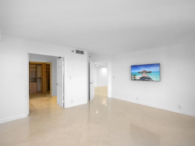 Building Photo - 3530 Mystic Pointe Dr