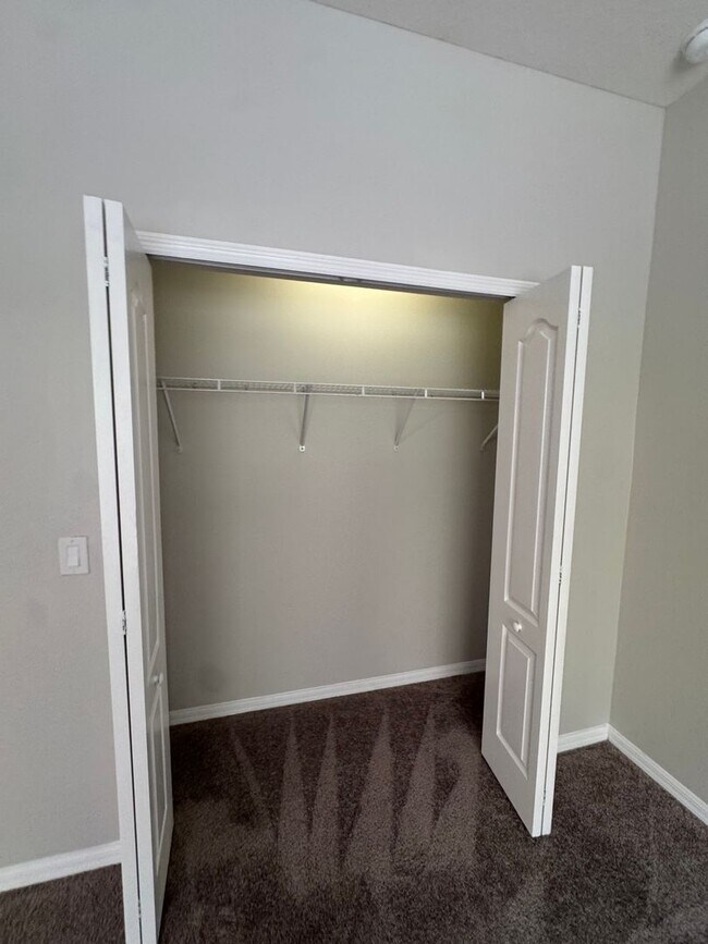 Building Photo - 3BD / 2.5BA Carriage Home