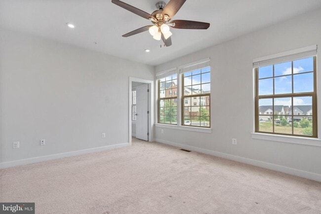 Building Photo - 5908 Etterbeek St