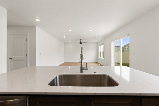 Building Photo - 6658 W Aileron St