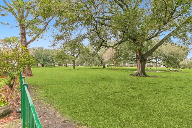 Building Photo - 523 Turquoise St