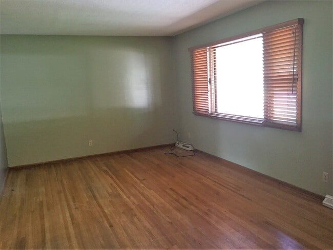 Building Photo - 3 BR / 1 BA Home w/ Fenced Backyard & 2-Car Garage in Spring Lake Park!