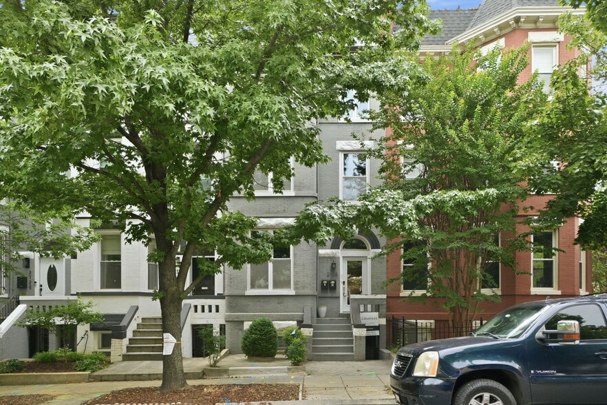 Building Photo - 2128 1st St NW