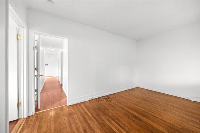 Building Photo - "Charming 3-Bed Haven with Hardwood Floors & 2 Full Baths in St. Louis!"  Hazelwood Schools.  Sec...