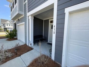 Building Photo - 3 bed / 2.5 bath ~ Foxbank Plantation