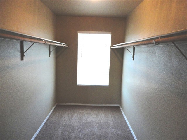 Building Photo - 937 Iona Dr