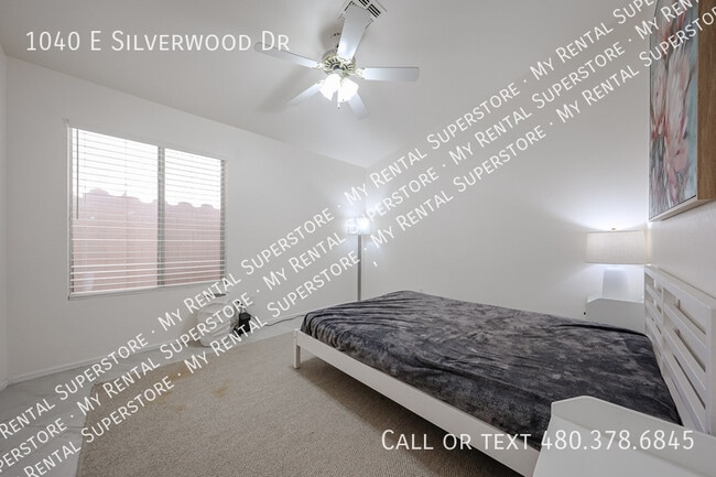 Building Photo - 1040 E Silverwood Dr