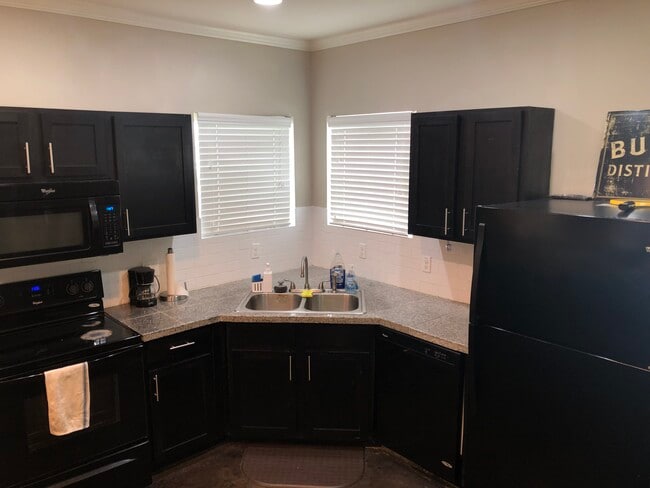 Building Photo - 7901 Williams Dr