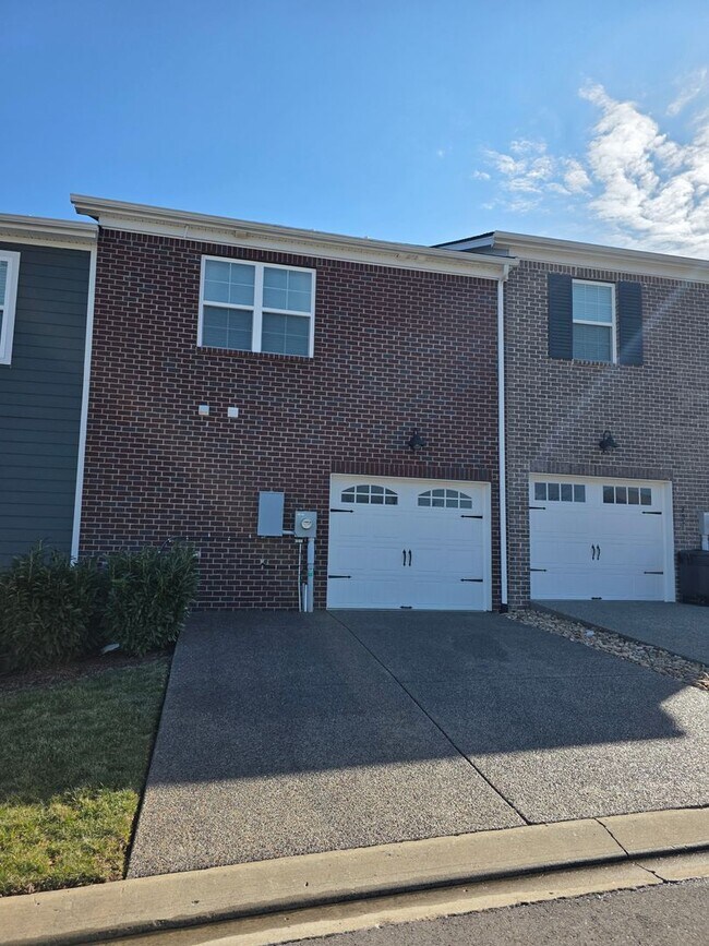 Building Photo - 3-Bedroom Townhome with Bonus Room & Resort-Style Amenities -No Pets