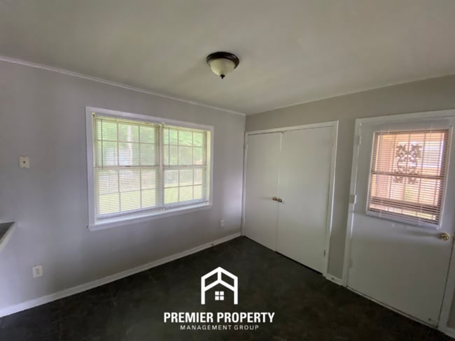 Building Photo - 30 Lydgate Ave