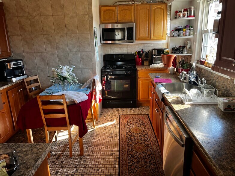 Building Photo - 44 Ellsworth Ave