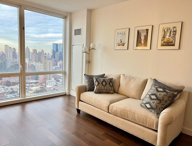 Building Photo - 605 W 42nd St