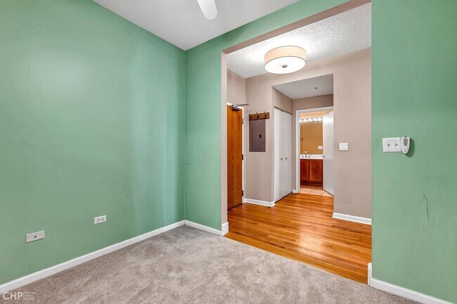 Building Photo - 1717 S Prairie Ave