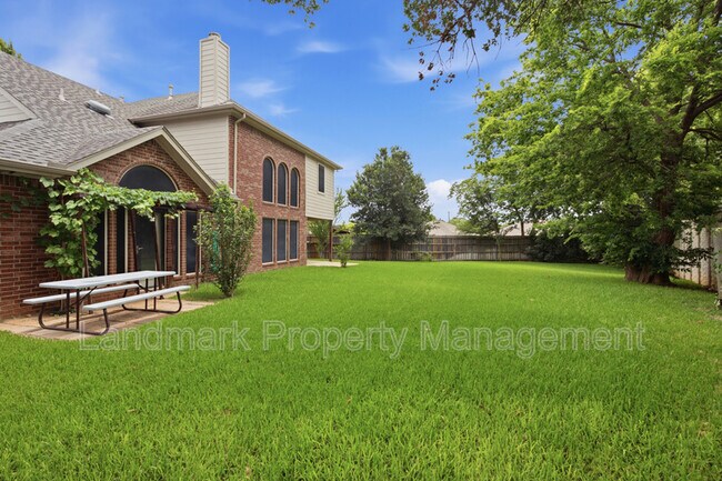 Building Photo - 2115 Lexington Dr