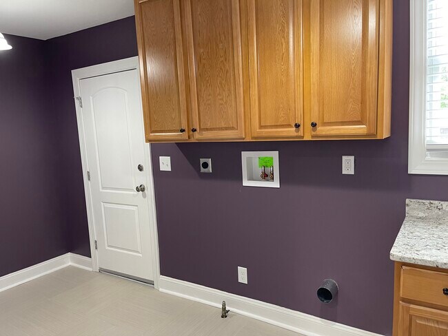 Building Photo - 608 S 39th St