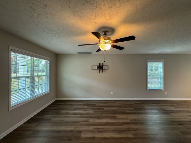 Building Photo - Well-Maintenance 4 Bed 2.5 Bath Hoke County Home