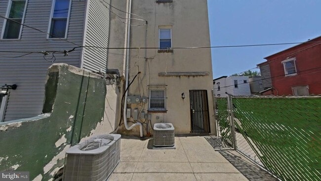 Building Photo - 2036 N Gratz St
