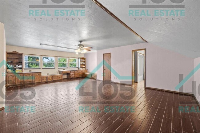 Building Photo - AMAZING FIND IN MWC