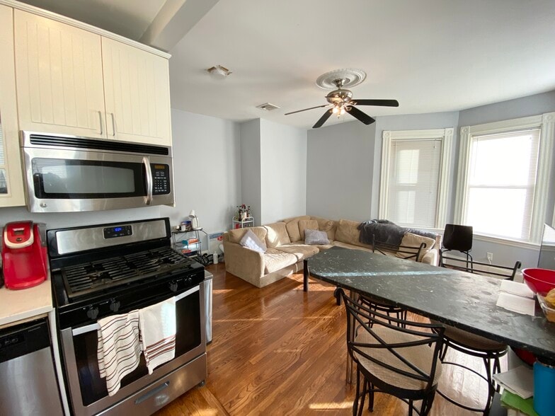 Primary Photo - 43 Hillside St