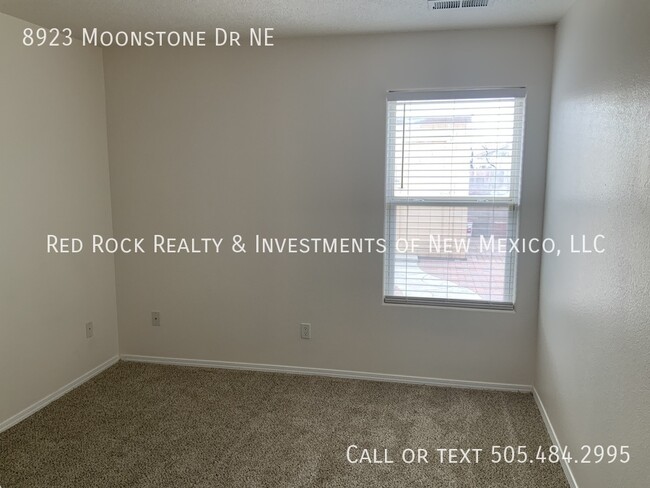 Building Photo - 5BR/2.5BTH Home in La Cueva!