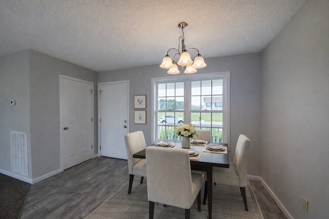Building Photo - MOVE -IN SPECIAL $500 OFF