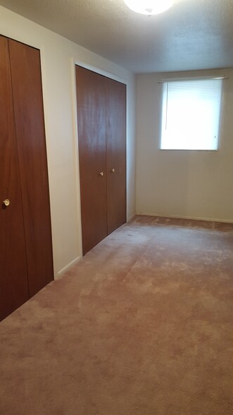 Basement bedroom - 1909 Collier Ave