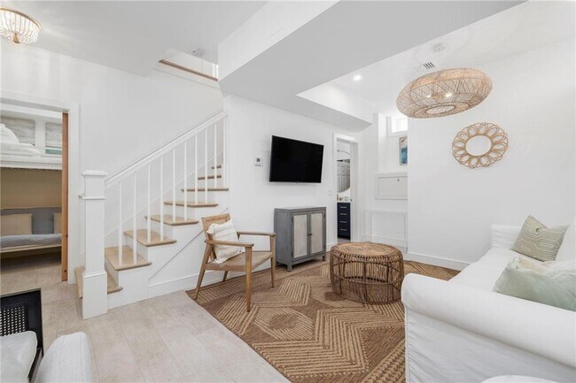 Building Photo - 36 William St