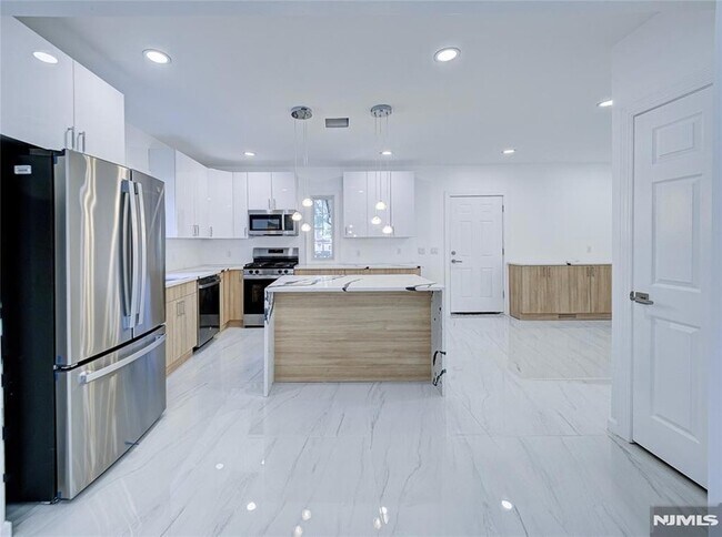 Building Photo - 217 Heywood Ave