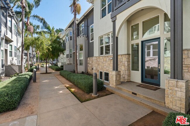 Building Photo - 6010 S Celedon Creek