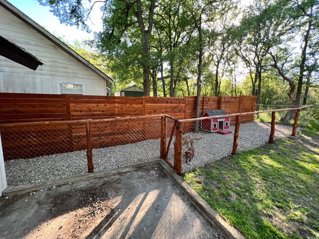 Building Photo - 124 Oak River Dr