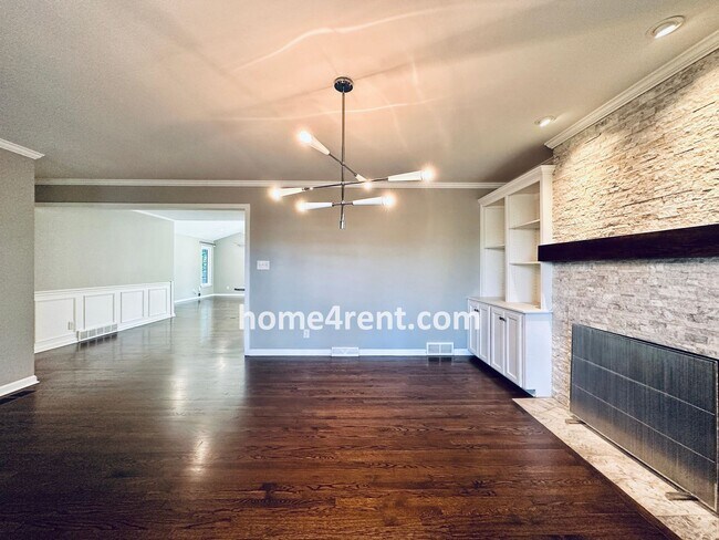 Building Photo - Updated Ranch Style Home in Prairie Villag...