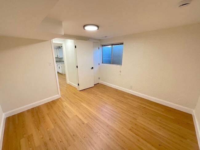 Building Photo - 4 Bedroom Home Available Near E Cheyenne M...