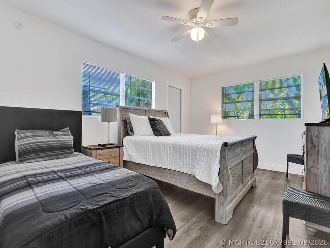 Building Photo - 4422 Sea Grape Dr