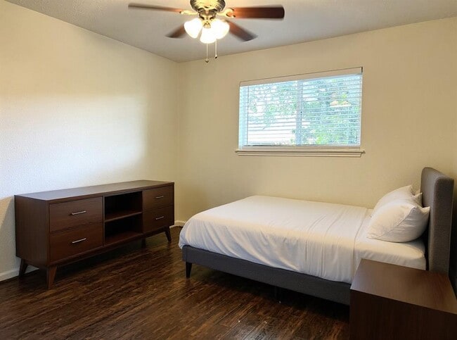 Building Photo - 22823 Goldstone Dr