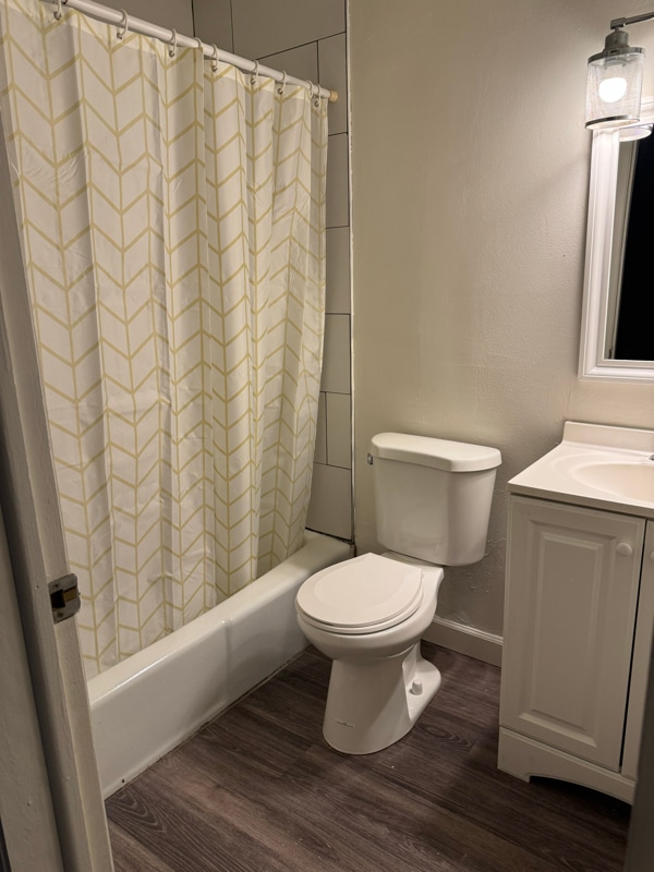 Building Photo - 2131 N Summit Ave