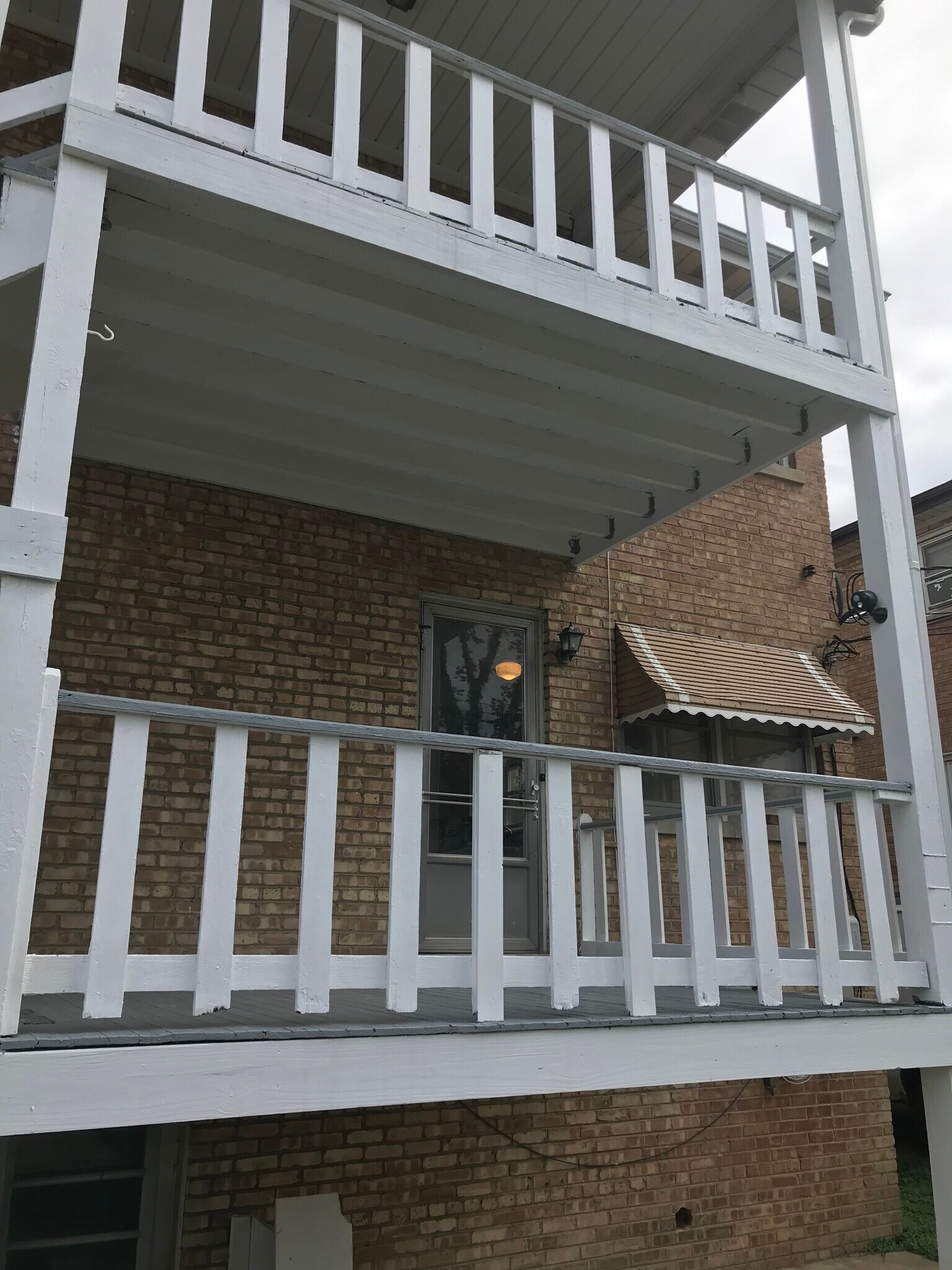 Building Photo - 8022 Oriole Ave