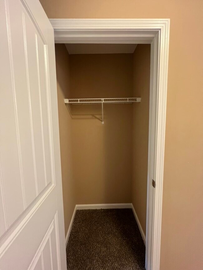 Building Photo - 110 Grinder Ct