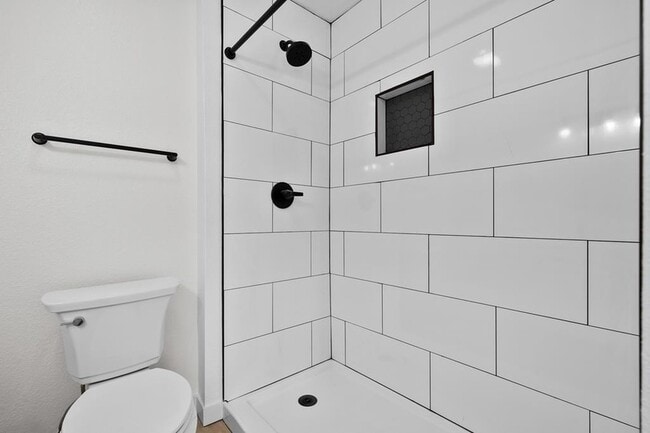 Building Photo - 213 Lazy Ln